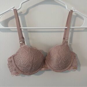 DKNY Balconette Bra Underwire Beige Crochet Lace Size 34B Feminine Romantic